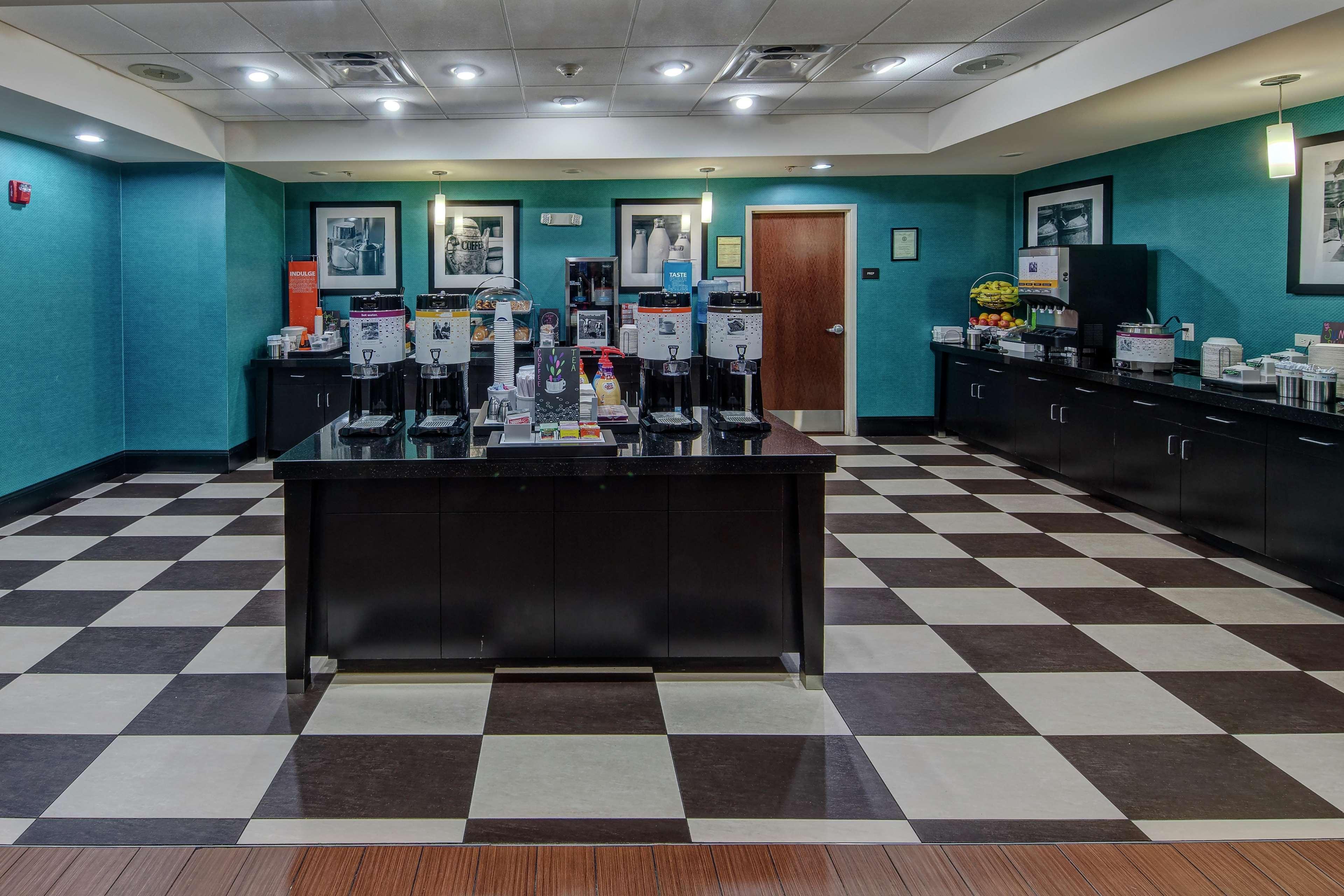 Hampton Inn & Suites Кларксвилл Экстерьер фото