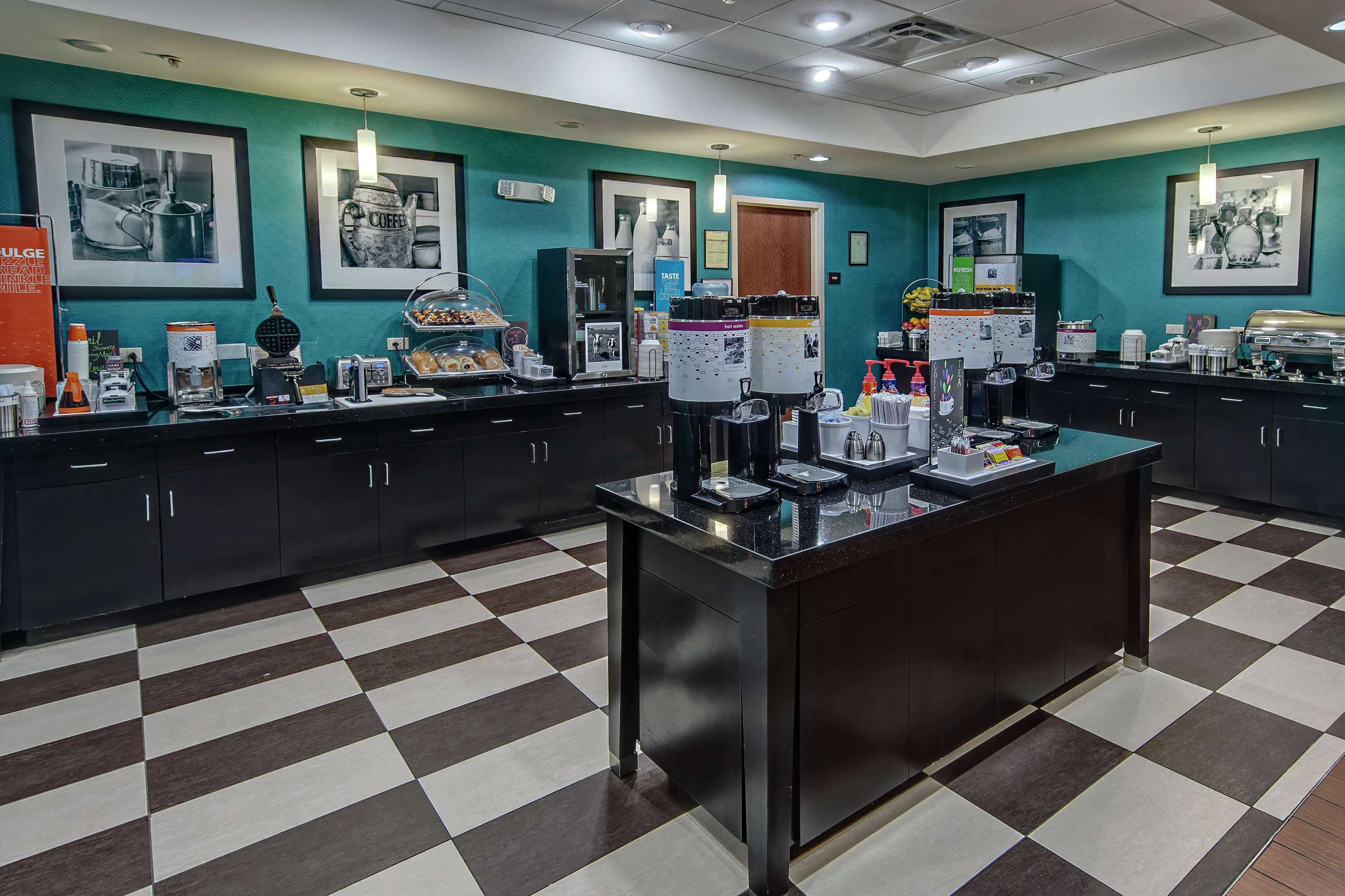 Hampton Inn & Suites Кларксвилл Экстерьер фото