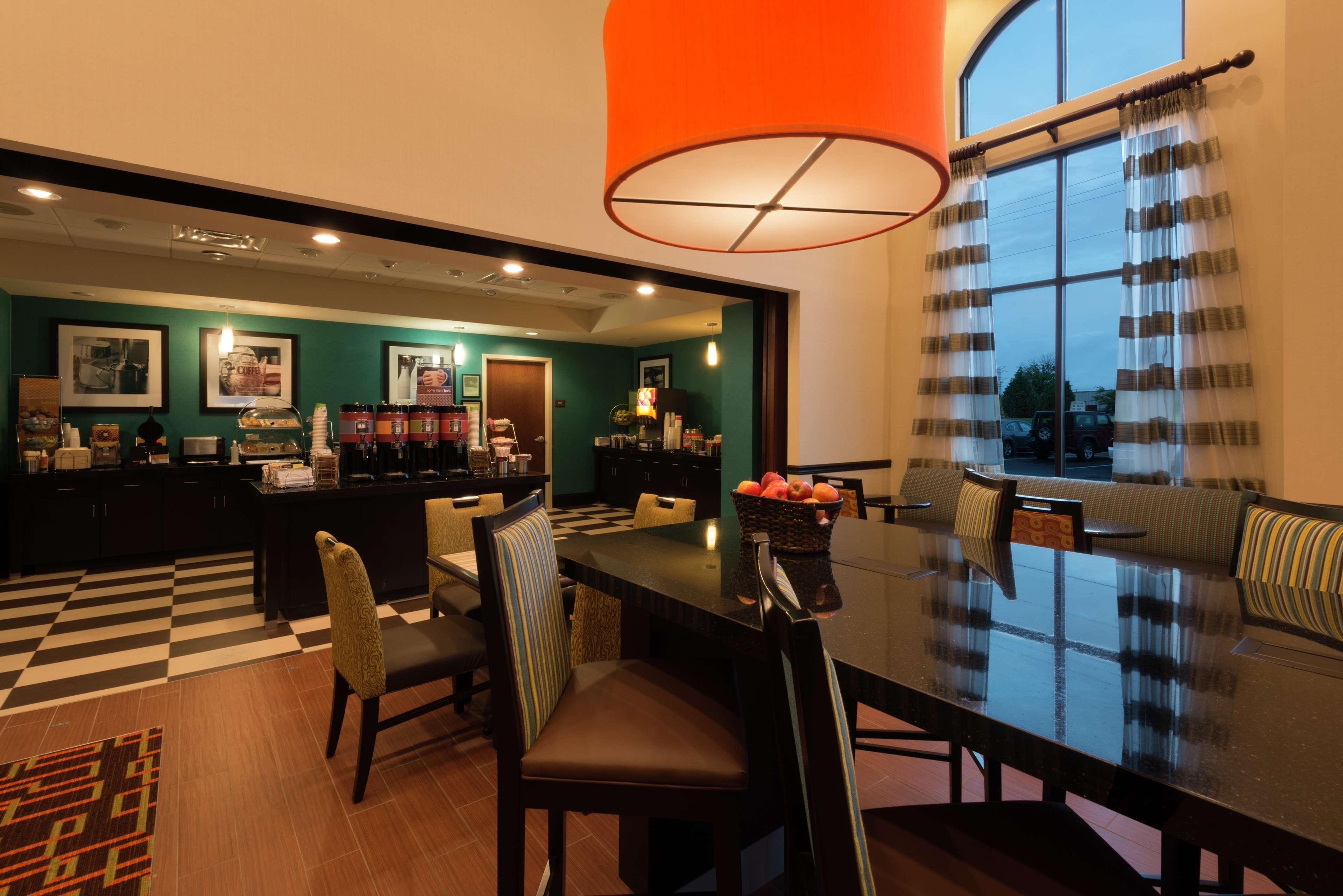 Hampton Inn & Suites Кларксвилл Экстерьер фото