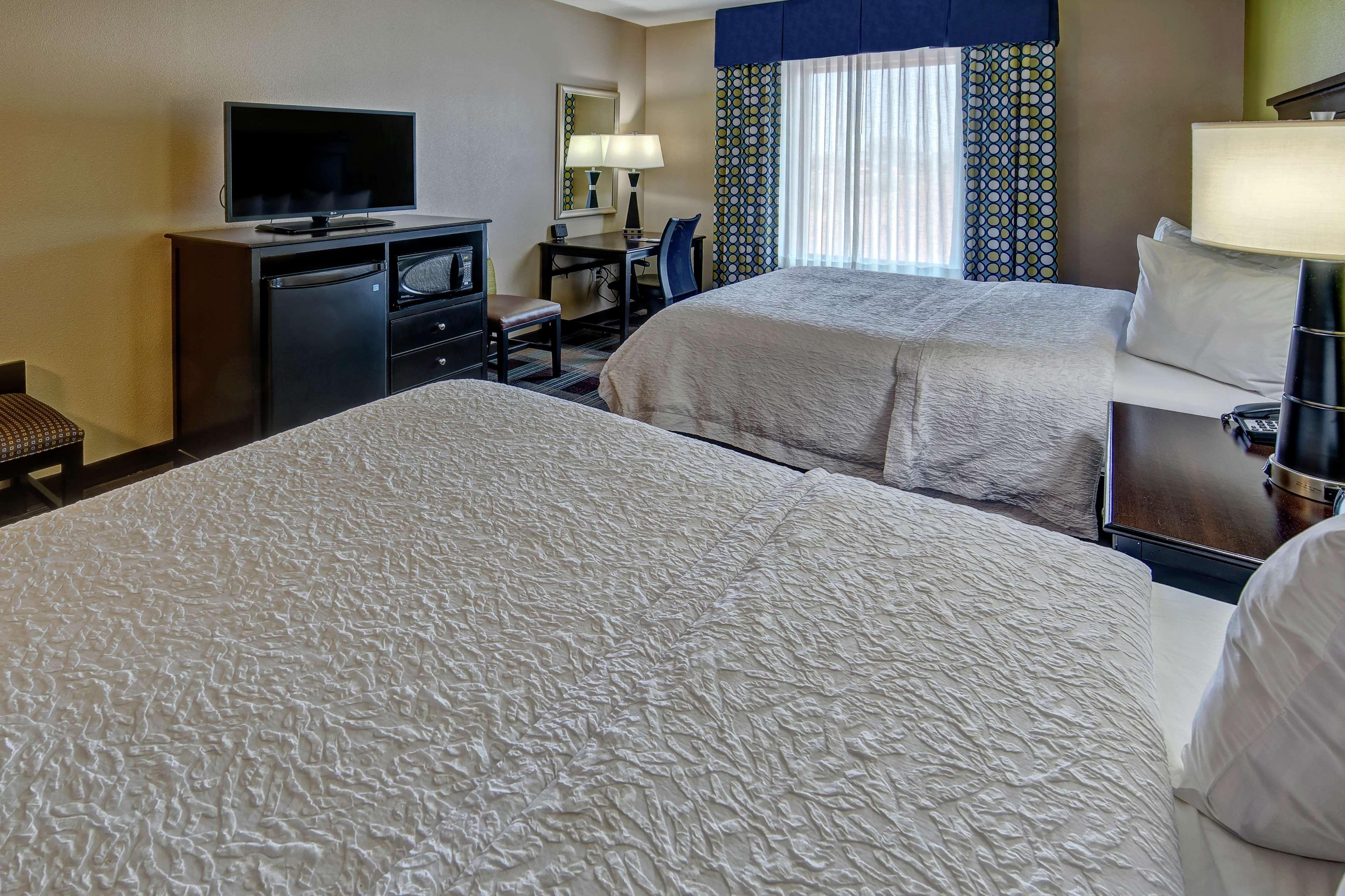 Hampton Inn & Suites Кларксвилл Экстерьер фото