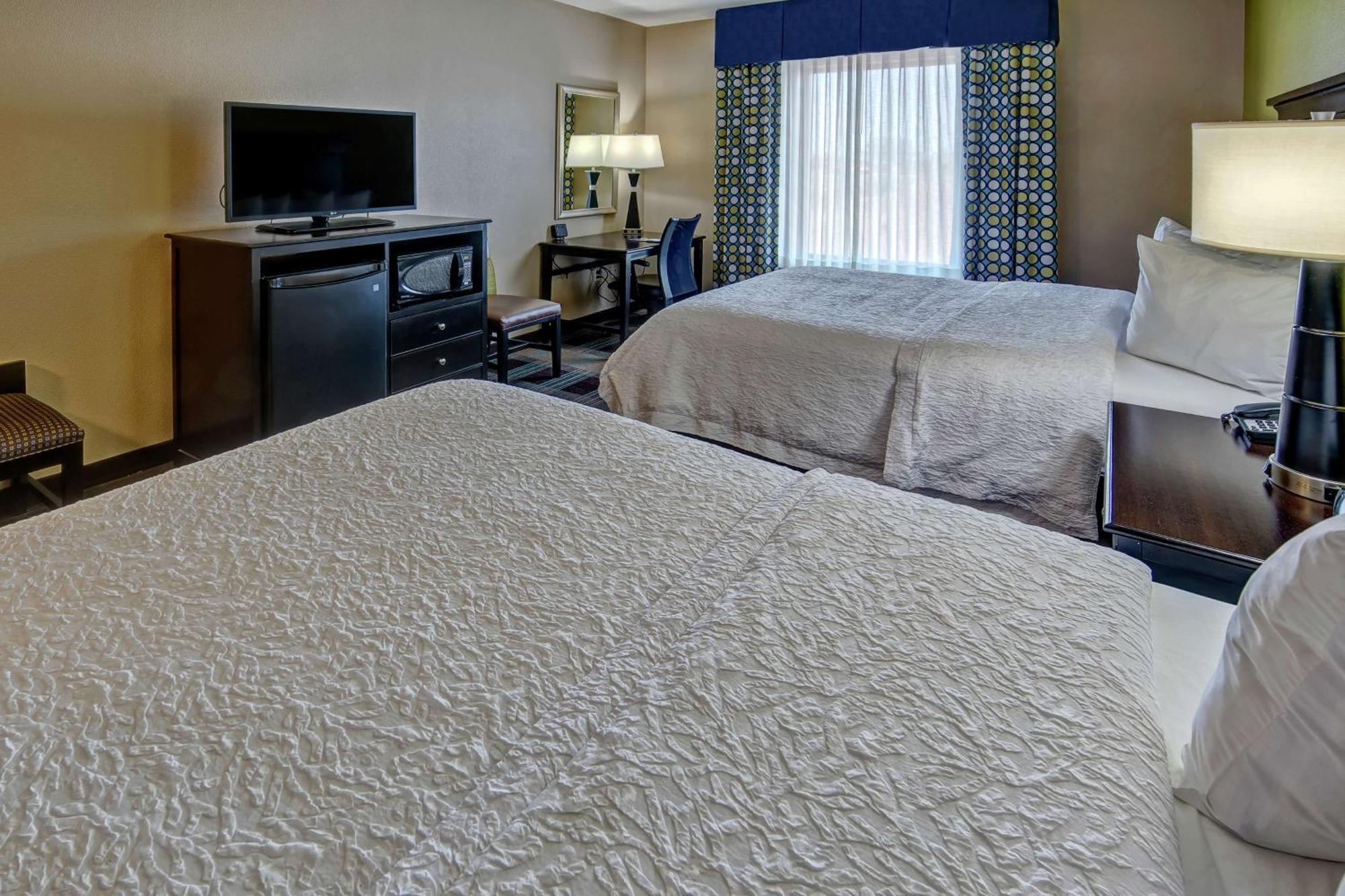 Hampton Inn & Suites Кларксвилл Экстерьер фото